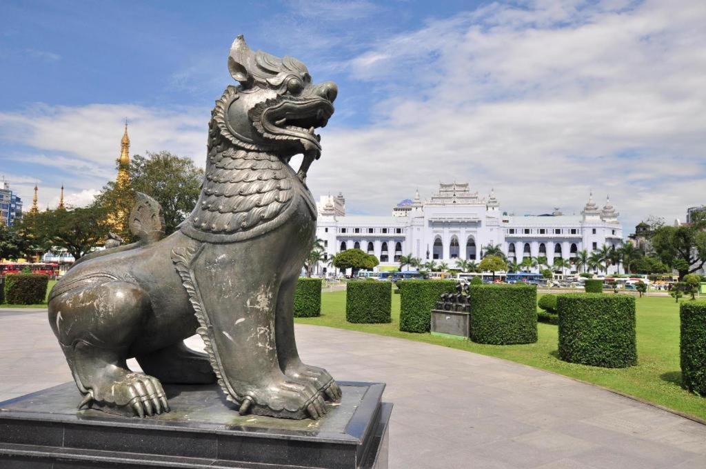 Sanctuary Hotel Yangon Bagian luar foto