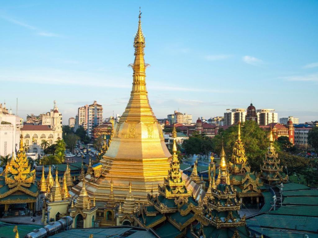 Sanctuary Hotel Yangon Bagian luar foto